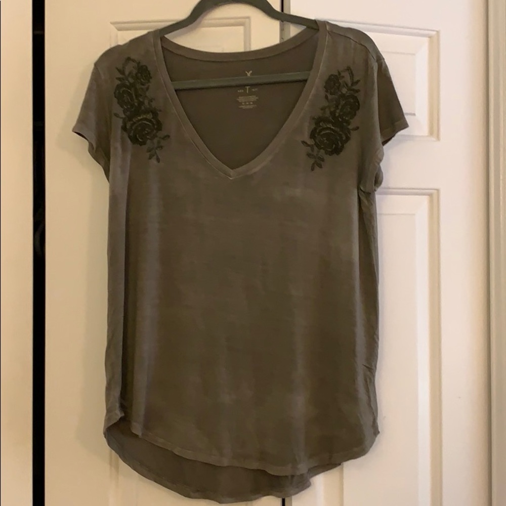 Medium American Eagle olive embroidered tee